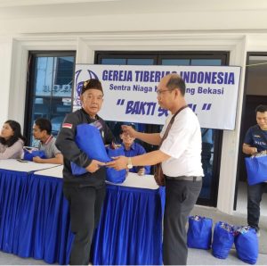 Pemberian Paket Sembako Untuk Warga